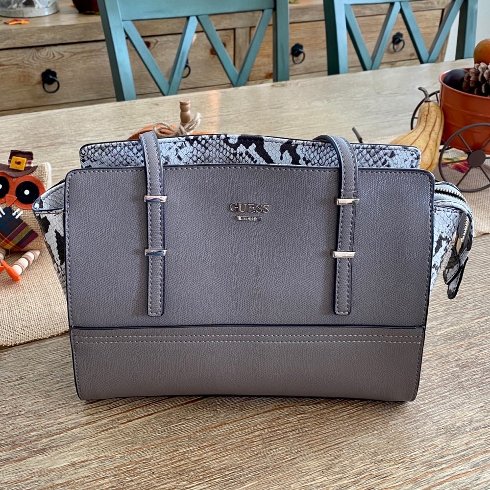 Guess Devyn Satchel